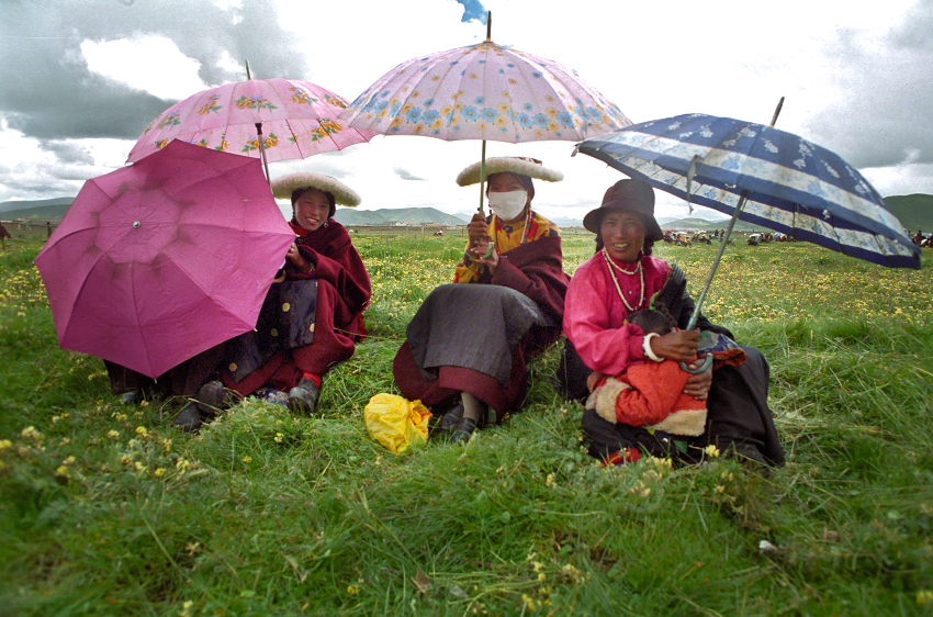 ladiesandumbrellas.jpg